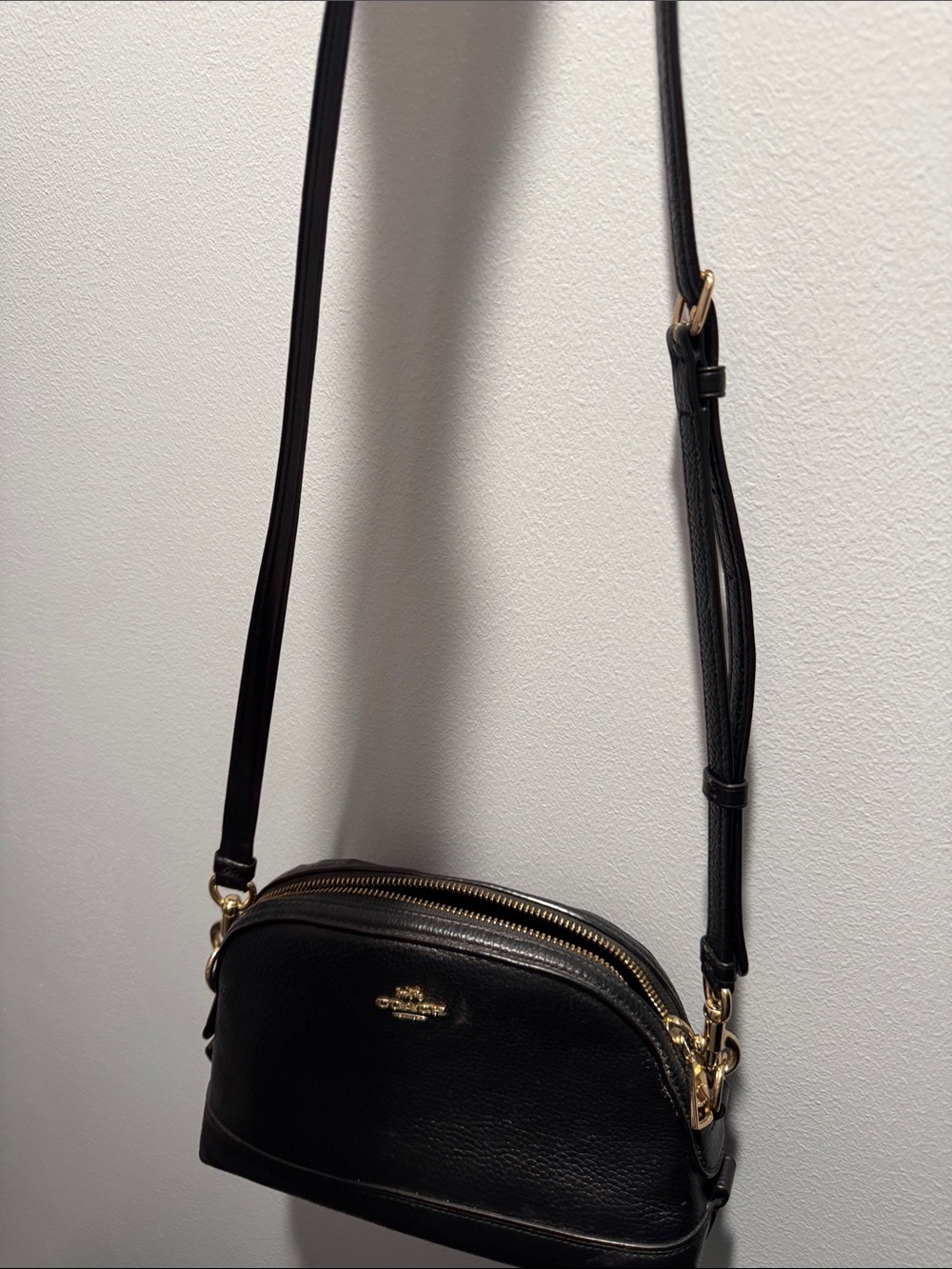 Coach Black Pebbled Leather Saddle Crossbody with Gold Logo - Picture 2 of 3